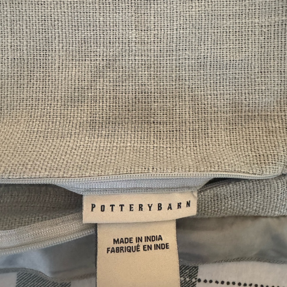 Pottery barn 20x20inch light blue tonal linen flange pillow cover. - Picture 4 of 5